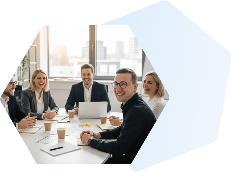 Das Steuerberater Team am Tisch im Büro